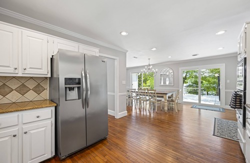 Lavonia House | Lakefront Dream-2 kitchens, fire pit, pets ok, Clemson & Bulldog game Homebase