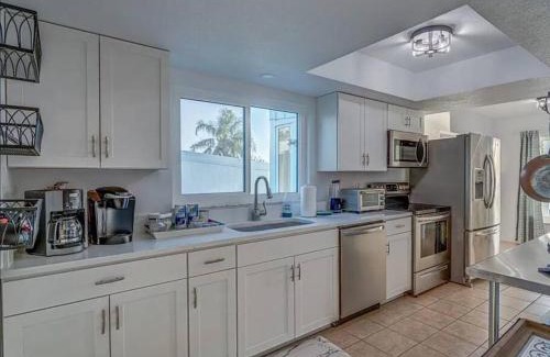 Mount Dora House | Lakefront Duplex with Pontoon Boat 2 Bedroom Home