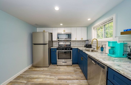 Mentor-on-the-Lake House | Lakefront Escape With Hot Tub & Modern Comforts