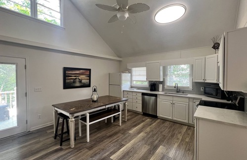 Seneca Cabin | Lakefront Escape close to Clemson and Seneca