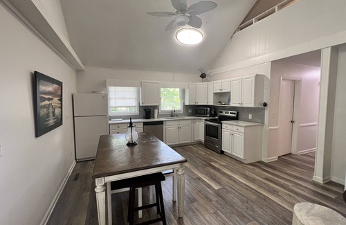 Seneca Cabin | Lakefront Escape close to Clemson and Seneca