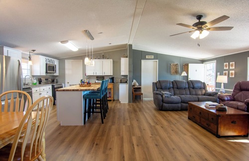 Hardwick House | Lakefront Escape with Excellent Fishing