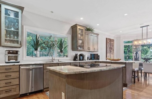 Lake Oconee House | Lakefront Estate - Lake Families Welcome