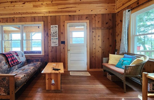 Pine River Cottage | Lakefront family and dog friendly cottage near Wild Rose.