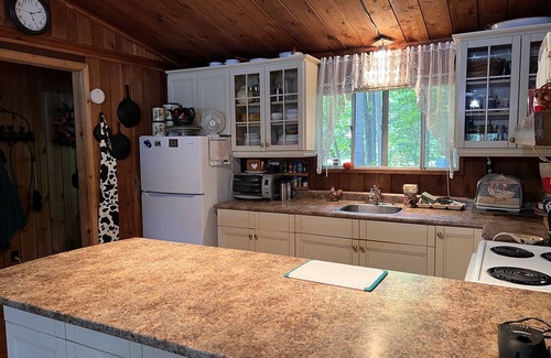 Minett Cottage | Lakefront Family Cottage on Lake Rosseau 1900 sq.ft.