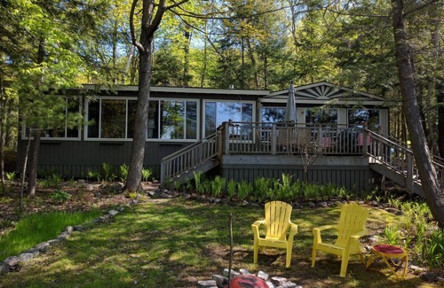 Minett Cottage | Lakefront Family Cottage on Lake Rosseau 1900 sq.ft.