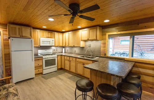 Hayward Cabin | Lakefront Family Cabin with Pontoon Rental Available