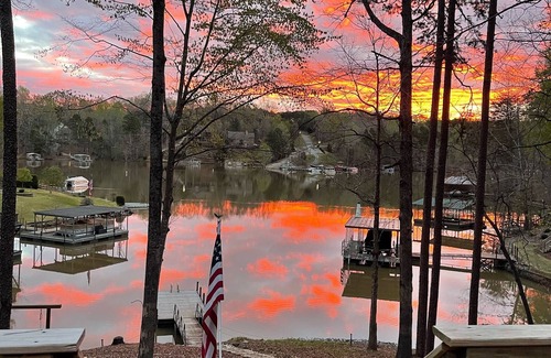 West Union House | Lakefront Family Getaway on Lake Keowee - June ‘23 NEW DOCK!
