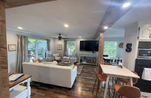 Eatonton House | LAKEFRONT FAMILY HAVEN, FALL FOOTBALL VIBES, PEACEFUL, FIRE PIT, PRIVATE DOCK!