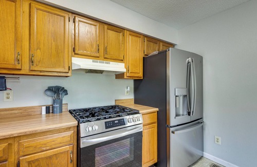 Pontoon Beach Cottage | Lakefront Family Home 13 Mi From Gateway Arch!