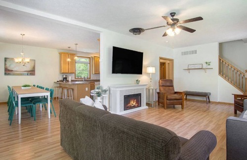 Whitehall House | Lakefront Family Retreat w/kayaks, near Lake MI!