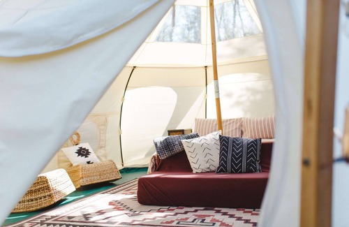 Black Creek RV Rental | Lakefront Farm Glamping & Sauna Experience