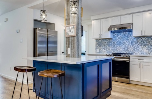 Lewisville House | Lakefront Farmhouse style by Lake Lewisville