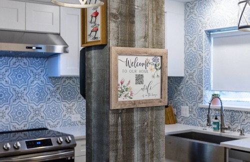 Lewisville House | Lakefront Farmhouse style by Lake Lewisville