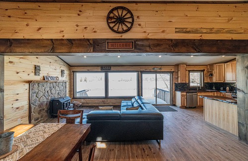 Irons House | Lakefront fully renovated log cabin perfect location