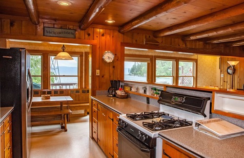 Somers House | Lakefront Gem! Dock, Beach, Paddle Boards, Firepit, Comfort on the water