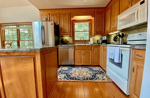 Reed Creek House | Lakefront gem on quiet Hartwell cove with private dock (sleeps 10-12)