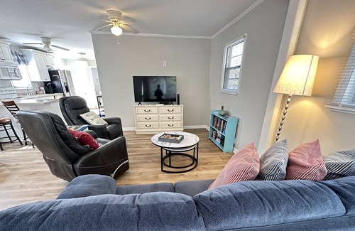 Norwood Cottage | Lakefront Getaway Cottage