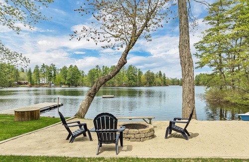 Wakefield House | Lakefront Getaway | Leaf Peepers | Bonfire Nights