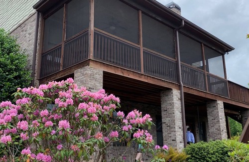 Clarkesville House | Lakefront getaway on Lake Burton