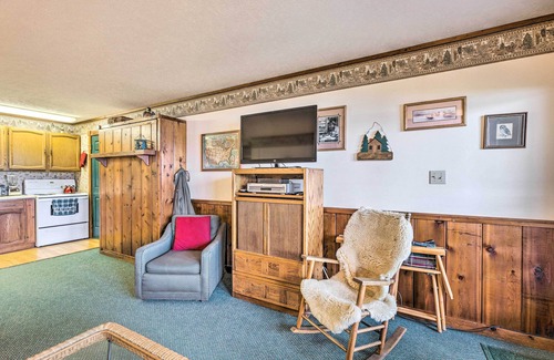 Glen Arbor Condo | Lakefront Glen Arbor Condo w/Boat Dock Access!