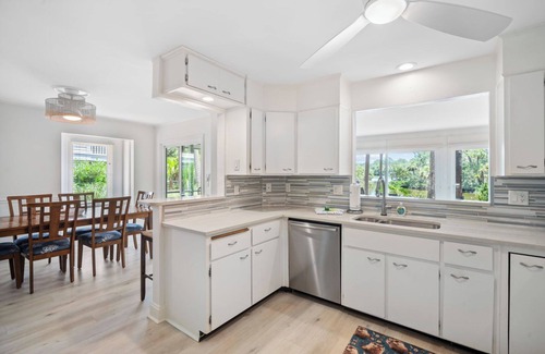 Blue Heron Lake House | Lakefront, Golf Cart Included, Amenity Cards Available - 128 Sea Otter