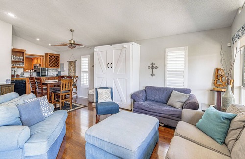 Granbury House | Lakefront Granbury Home w/Dock, Decks & Hot Tub!