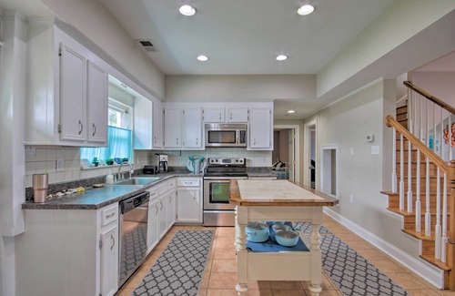 Greenwood House | Lakefront Greenwood Getaway w/Saltwater Pool