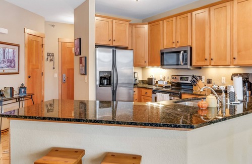 Three Lakes Condo | Lakefront ground-floor condo with balcony, fireplace, W/D, pool & hot tubs