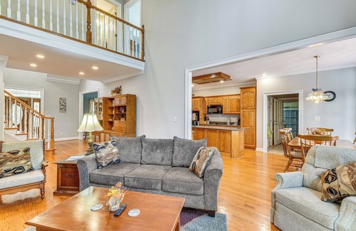 Reed Creek House | Lakefront Hartwell Retreat w/Gas Grill & Deck!