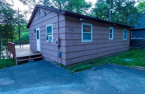 Monticello House | Lakefront Haven Cottage