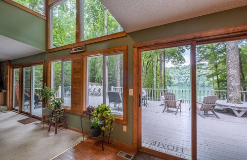 Unaka Cabin | Lakefront Hidden Cove Cabin