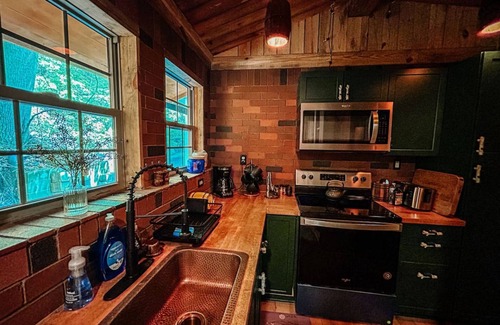 Martinsville Apartment | Lakefront Hilltop Cabin Hot tub Firepit