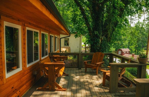 Martinsville Apartment | Lakefront Hilltop Cabin Hot tub Firepit