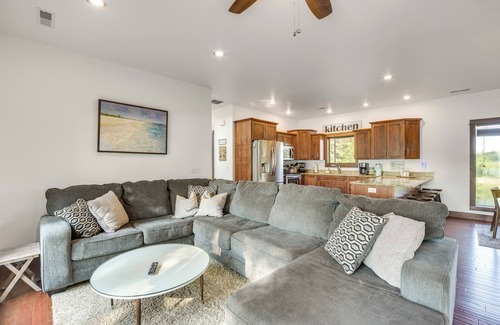 Holcombe House | Lakefront Holcombe Getaway: Hot Tub, 2 Docks!