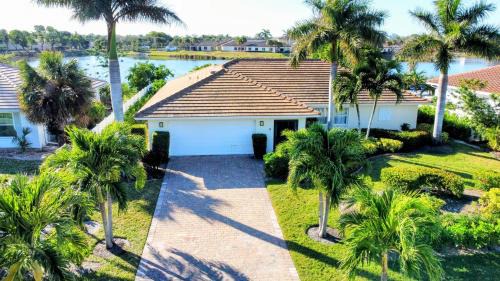 Bonita Springs House | Lakefront Home Close to Bonita Springs Beaches