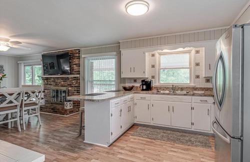 Gallatin House | Lakefront Home Firepit & Deck
