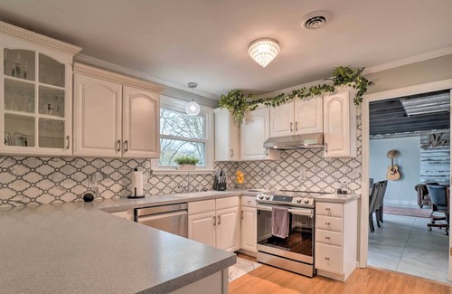 Green Hill House | Lakefront Home in Quiet Cove w/Patio & Kayaks!