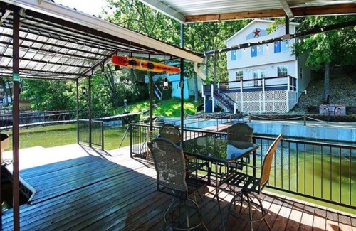 Rocky Mount House | Lakefront Home, Killer Dock! Activities inc. Deep Cove. Sleeps 12 . Min Age 28