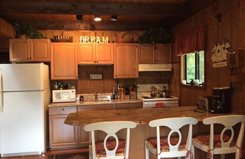 Hamlin House | LAKEFRONT HOME on a peaceful cove. Walking distance to beach, pool and Tiki bar