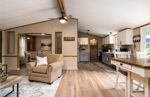 Piney Flats House | Lakefront home, peaceful setting, beautiful views of the lake and floating dock.