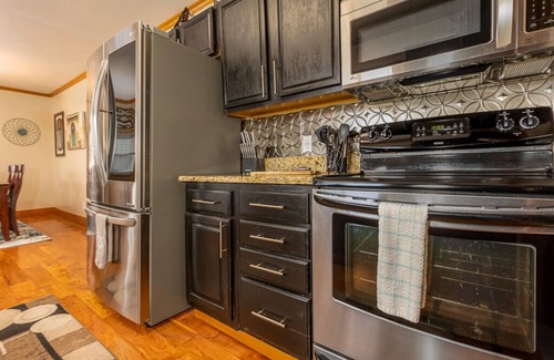 East Dubuque House | Lakefront Home w/2 Bedrooms Deck, Dock & Boats