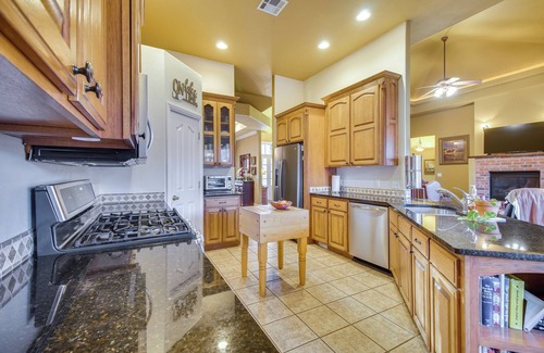 Grove House | Lakefront Home w/Furnished Deck in Grove!
