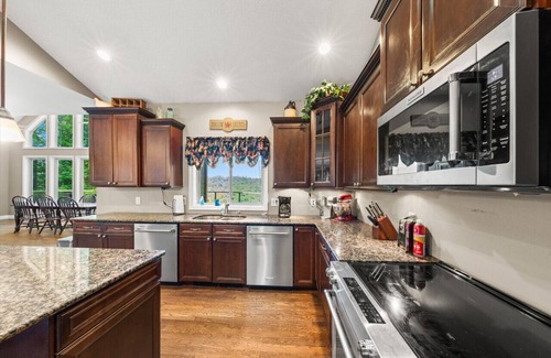 Jacksboro House | Lakefront home w/pool & hot tub