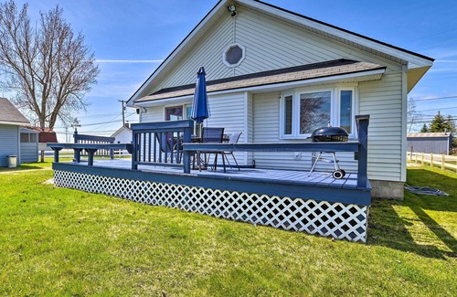 Houghton Lake House | Lakefront Home w/ A/C & Huge Deck!