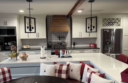 Lake Norman of Catawba House | Lakefront home with private beach & gourmet kitchen