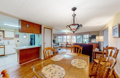 Leesburg House | Lakefront home with al fresco dining, dock, office, expansive interior, & W/D