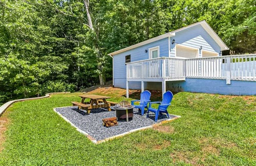 Blairsville House | Lakefront home with dock, deck, gazebo, pool table & amazing views