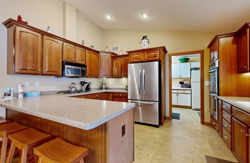 Friendship House | Lakefront home with grill, firepit, pool table, jetted tub