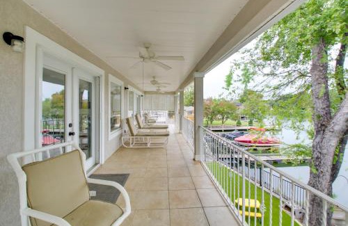 Hot Springs Apartment | Lakefront Hot Springs Condo with Balcony and Fireplace